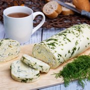РУЛЕТ СО СВЕЖИМ ЧЕСНОКОМ И ПЕТРУШКОЙ +/-550г. 2234